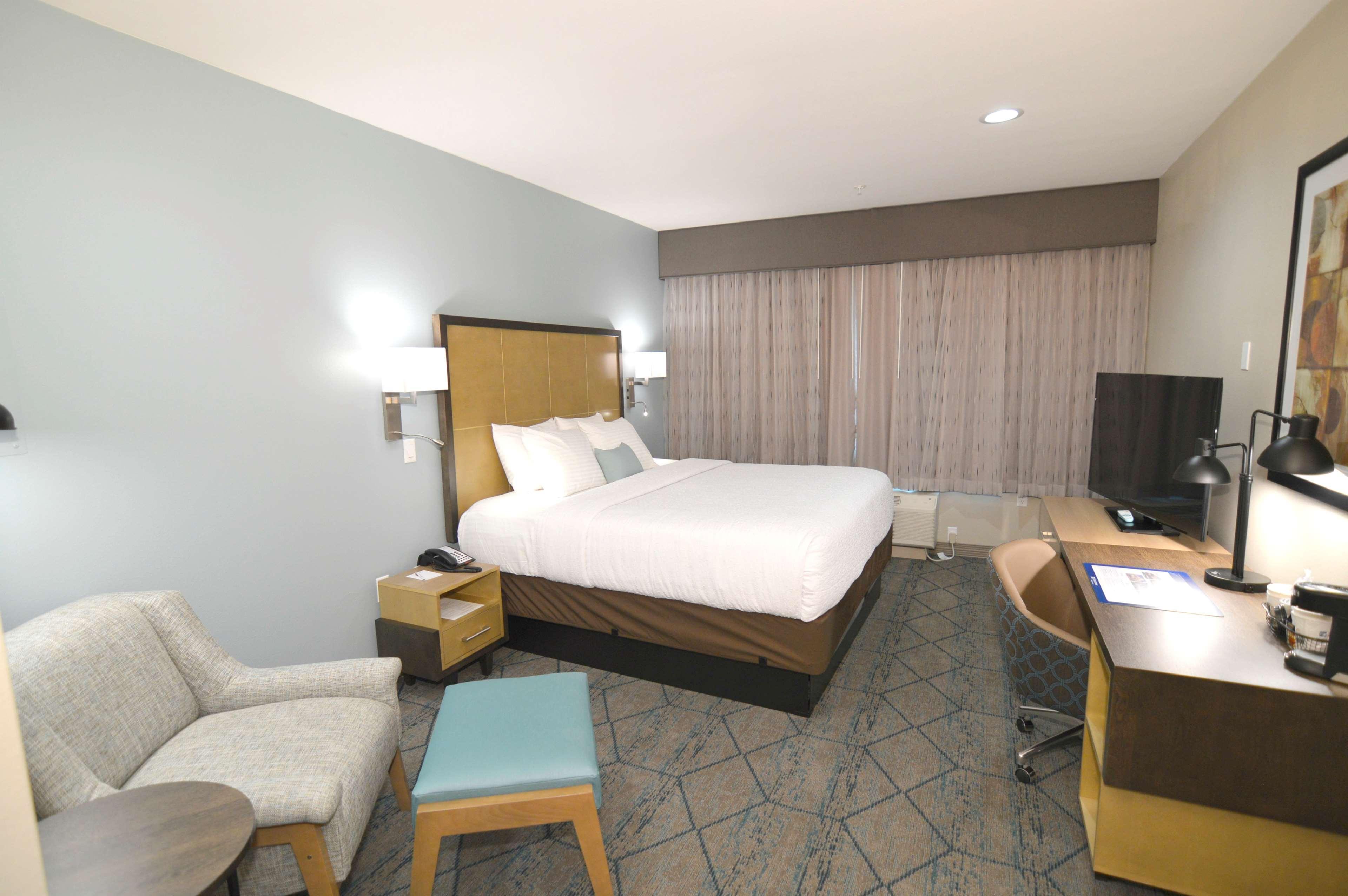 Best Western Plus Pleasanton Hotel Ngoại thất bức ảnh